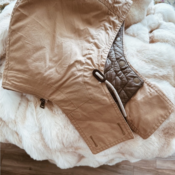 Burberry Classic Tan Trench Coat - Picture 6 of 9